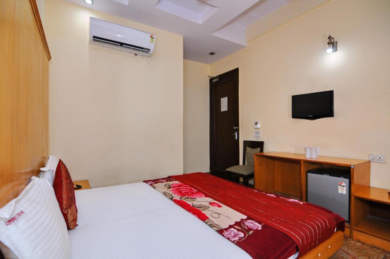 Hotel Tjs Grand Delhi  Exterior photo