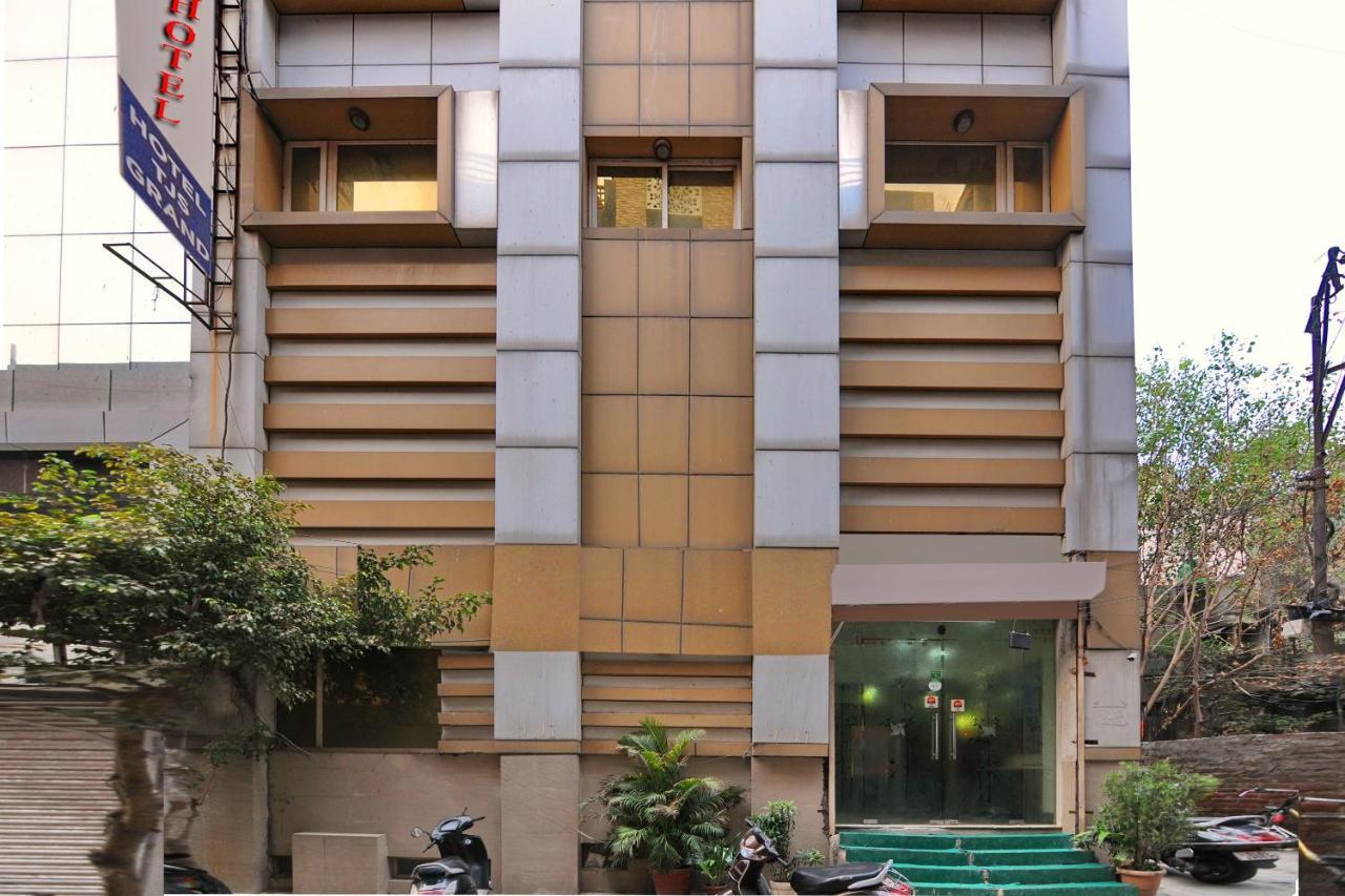 Hotel Tjs Grand Delhi  Exterior photo