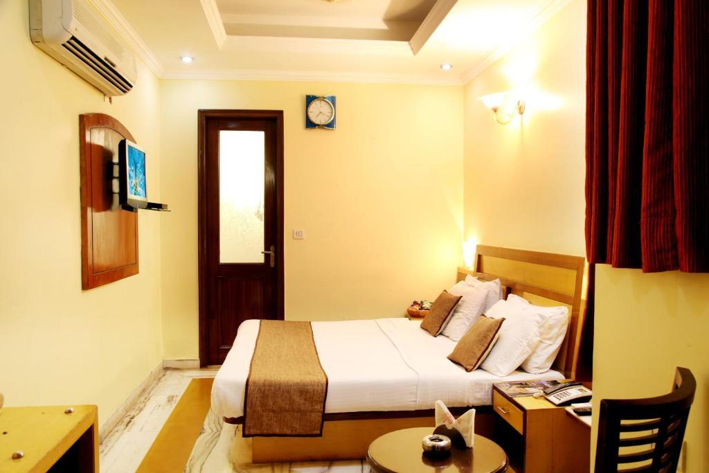 Hotel Tjs Grand Delhi  Room photo