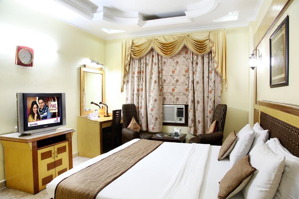 Hotel Tjs Grand Delhi  Exterior photo
