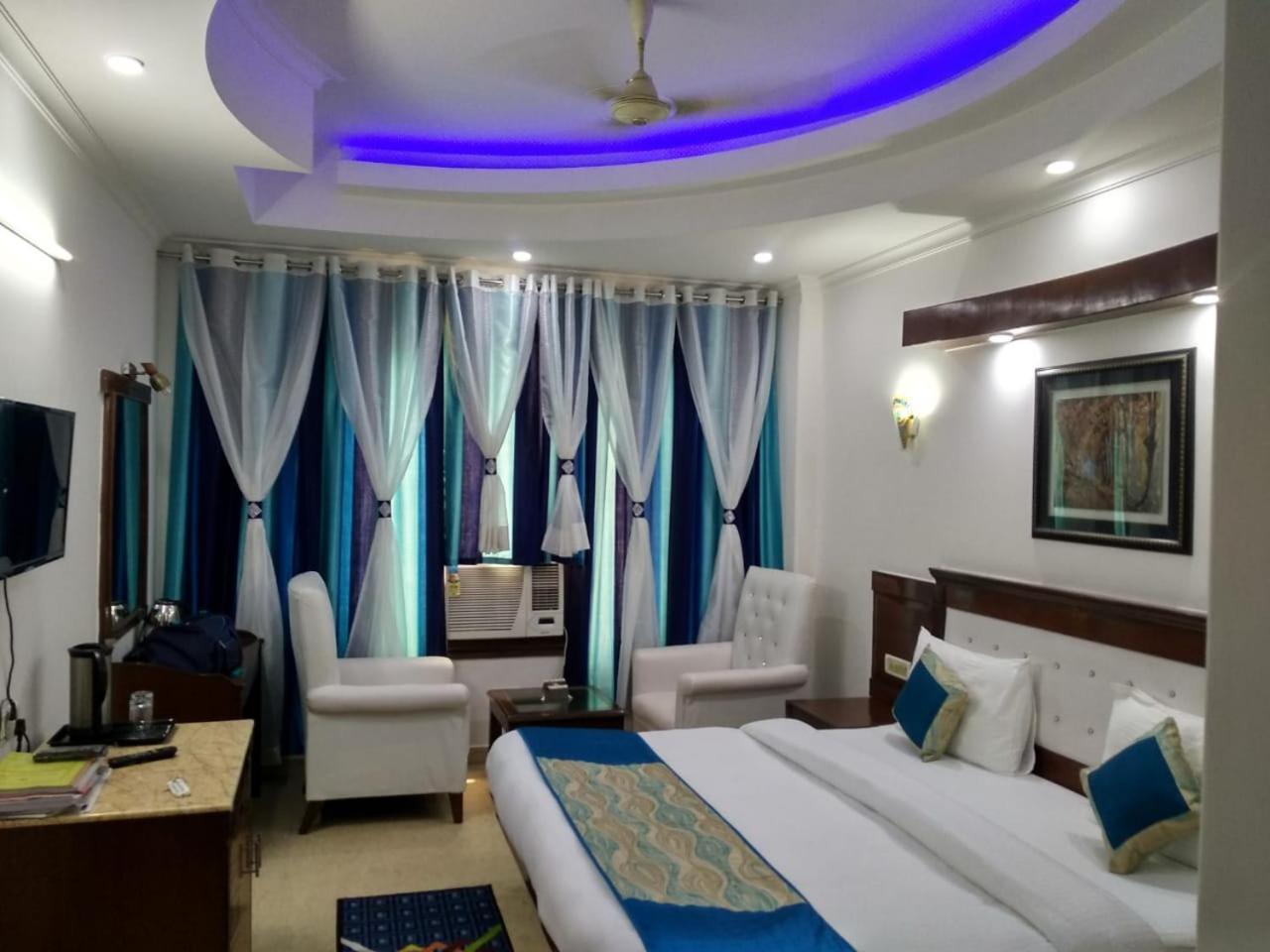 Hotel Tjs Grand Delhi  Exterior photo